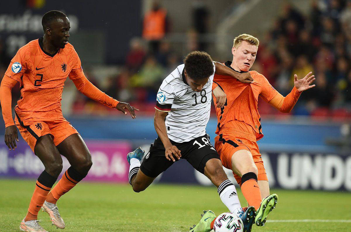 清晨体能课后，斯图加特刷新队史纪录备战荷甲，质疑声仍在，身体对抗强度拉满的简单介绍-开云体育